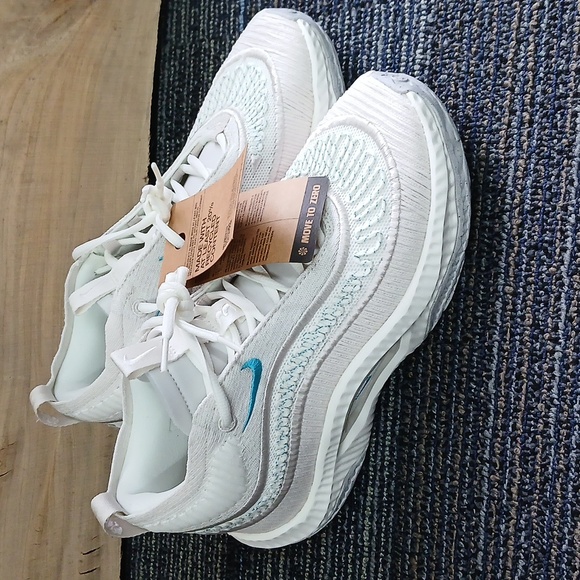 NEW Nike Cosmic Unity 3  White And Blue Basketball Shoe- Womens 8 | Mens 6 - Picture 3 of 8